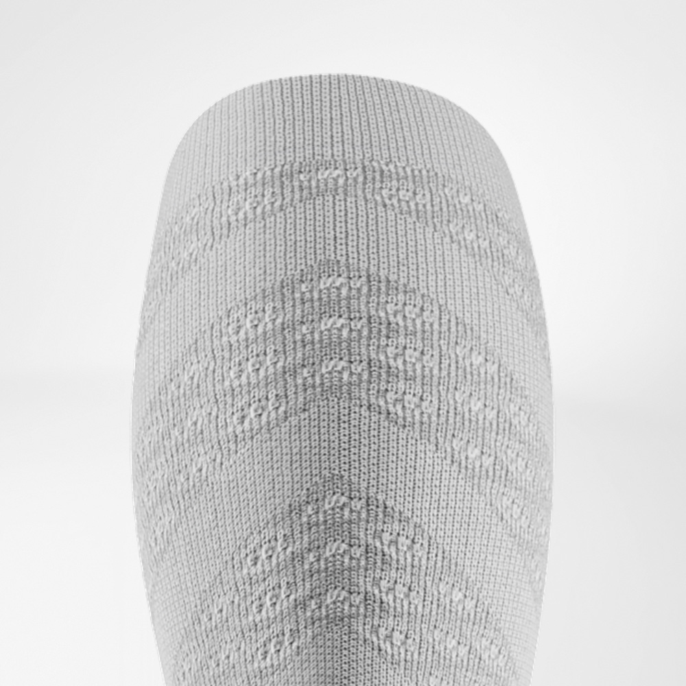 Close-up of the 3D-Dots structure on the back of the white Run Performance Socks, designed for targeted pressure distribution.