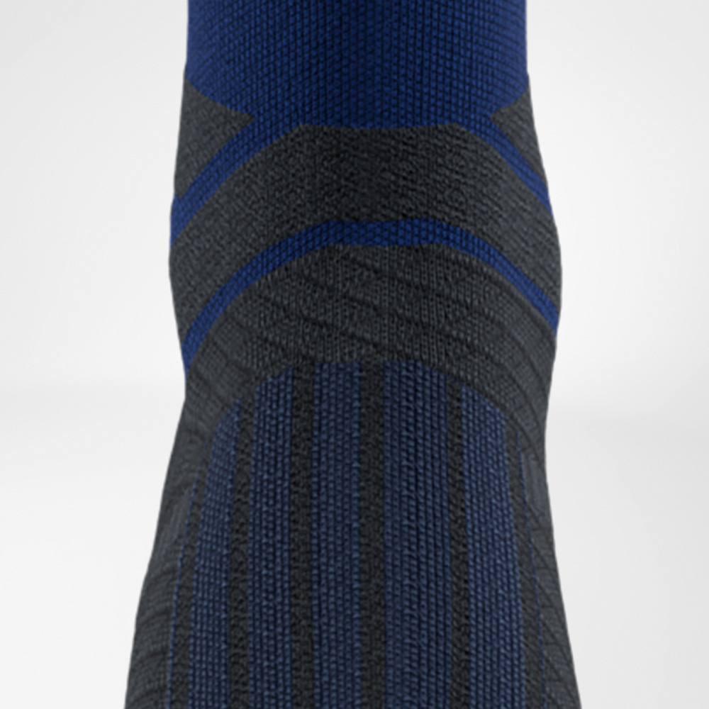 Close-up of the blue Run Performance Midcut Sock showing ribbed structure and integrated Achilles tendon comfort zone. The blue and black contrast highlights the athletic design.