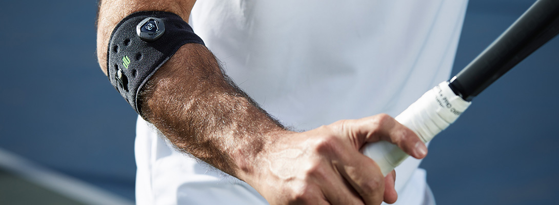 Badminton player who carries a elbow clip to relieve tennisel arches