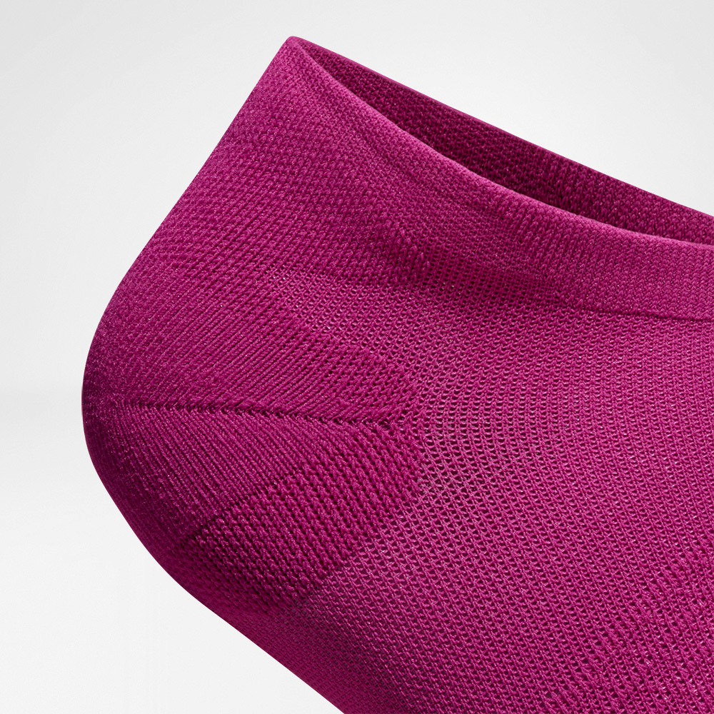 Detailed view of the heel protection area of ​​the short light running sock