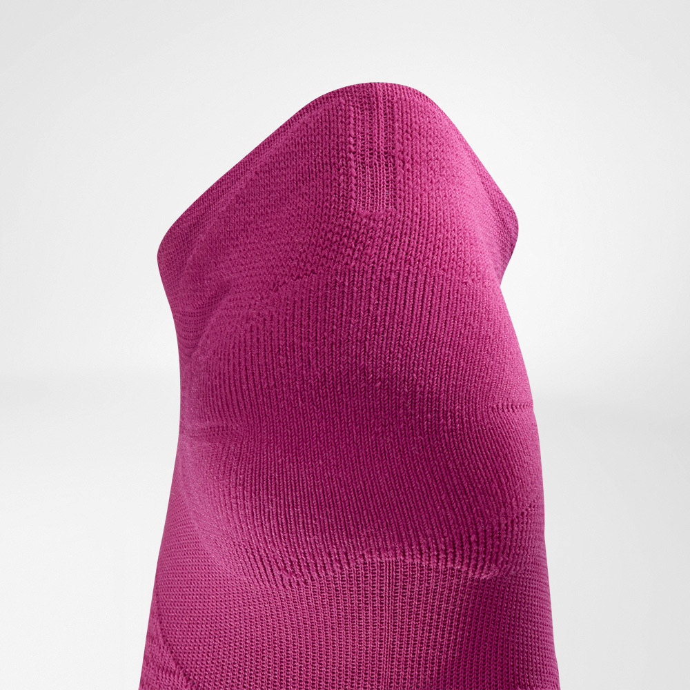 Detailed view of the Achilles tendon protection area of ​​the short light running sock
