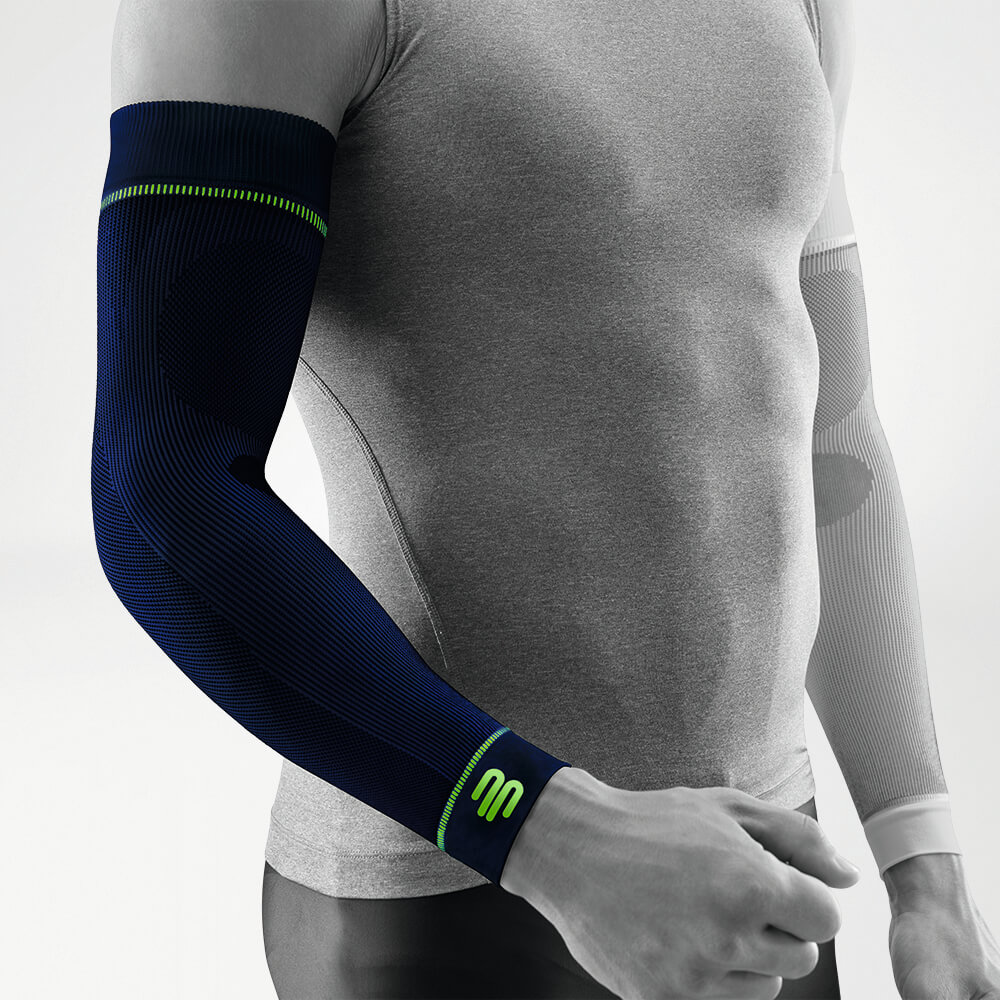 Arm Sleeeve blue front view diagonally Complete view of the dark blue compression Sleeves for the arm on the stylized gray body