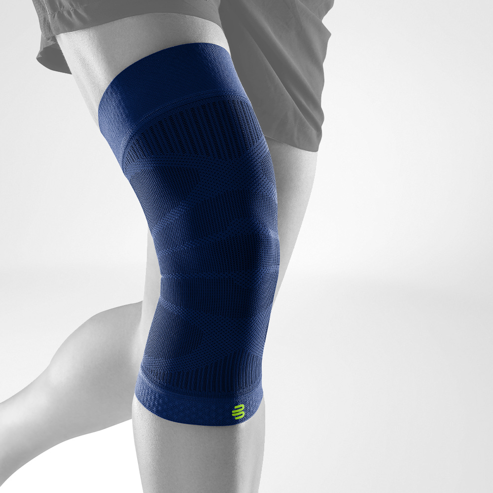 Knee Sleeve blue front view diagonally Complete view of the dark blue Knee Sleeves on a stylized gray leg