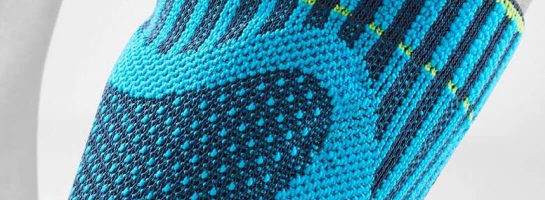 Detailed view on the knitting and part of the Pelotte of the Rivera colored Achilles tendon bandage