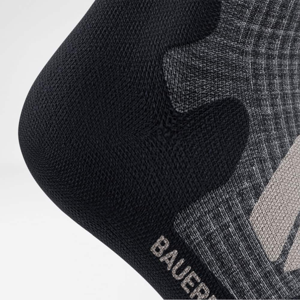 Detailed recording of the heel protection zone of the dark gray medium -length Merino - hiking socks