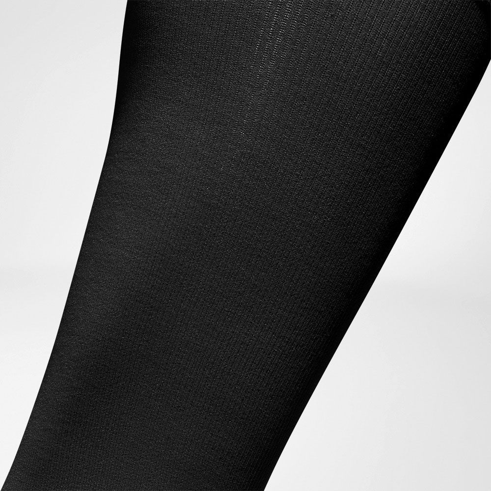Detailed view of the calf area of ​​the sports socks for regeneration