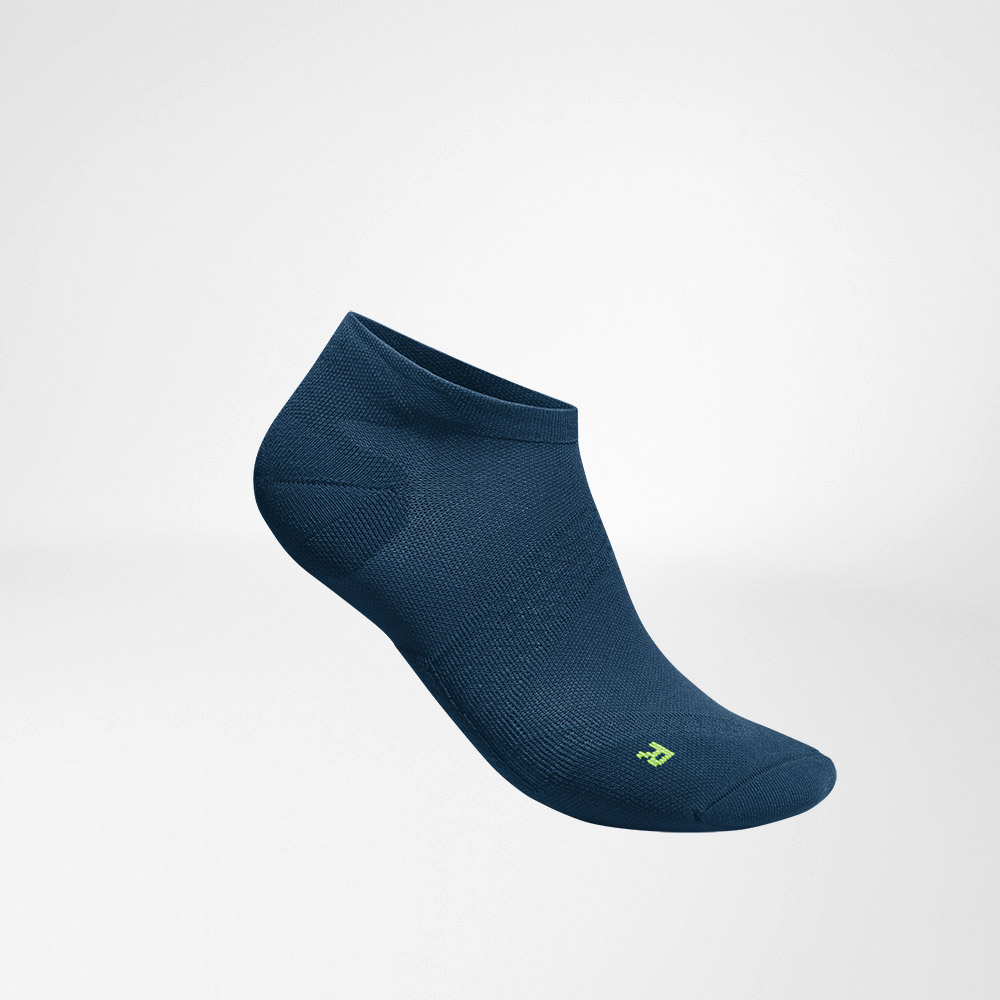 Lateral complete view of the blue short, light running sock