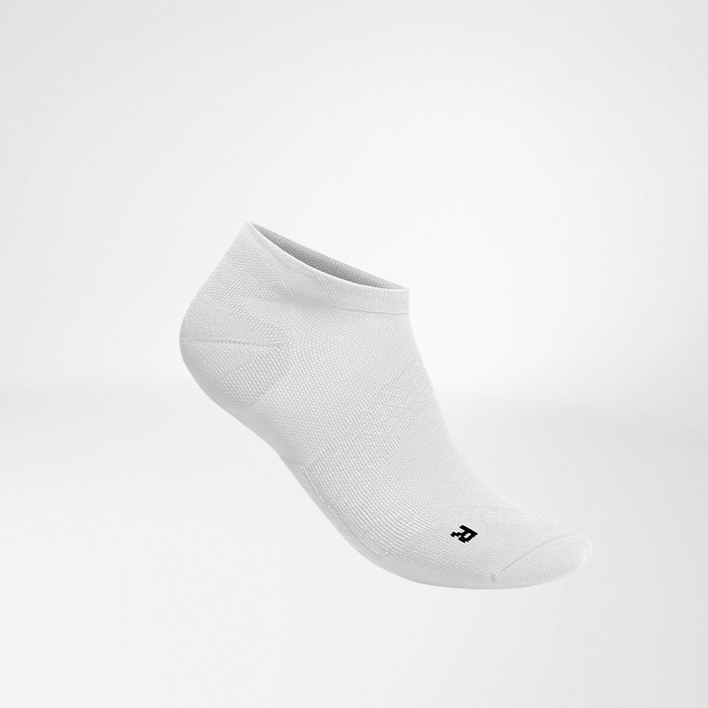 Lateral complete view of the white short, light running sock