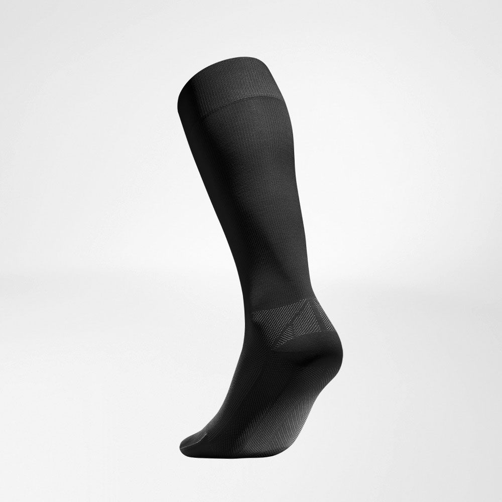 Complete view of the sports socks for regeneration on the side from behind