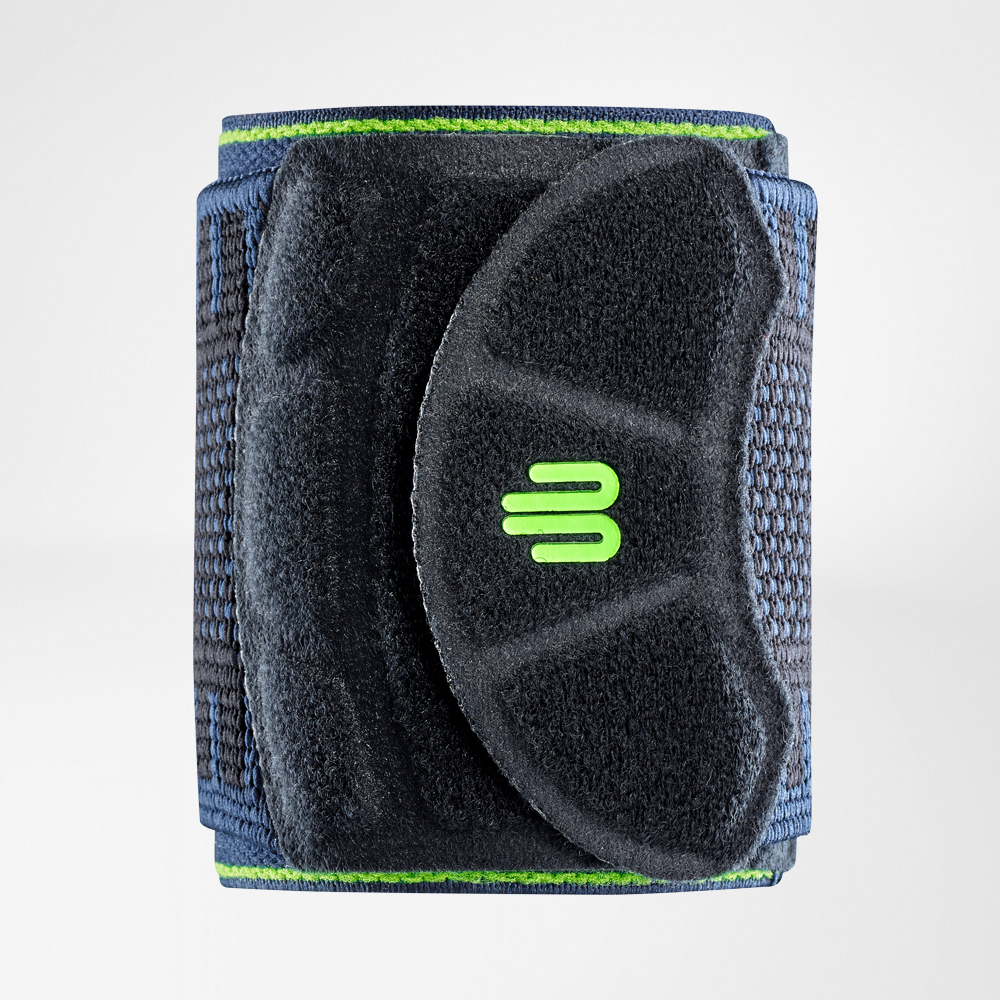 Complete view of the black wrist bandage Sport