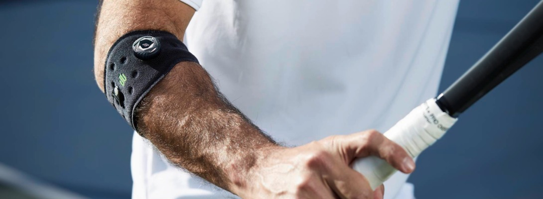 Badminton player who carries a elbow clip to relieve tennisel arches