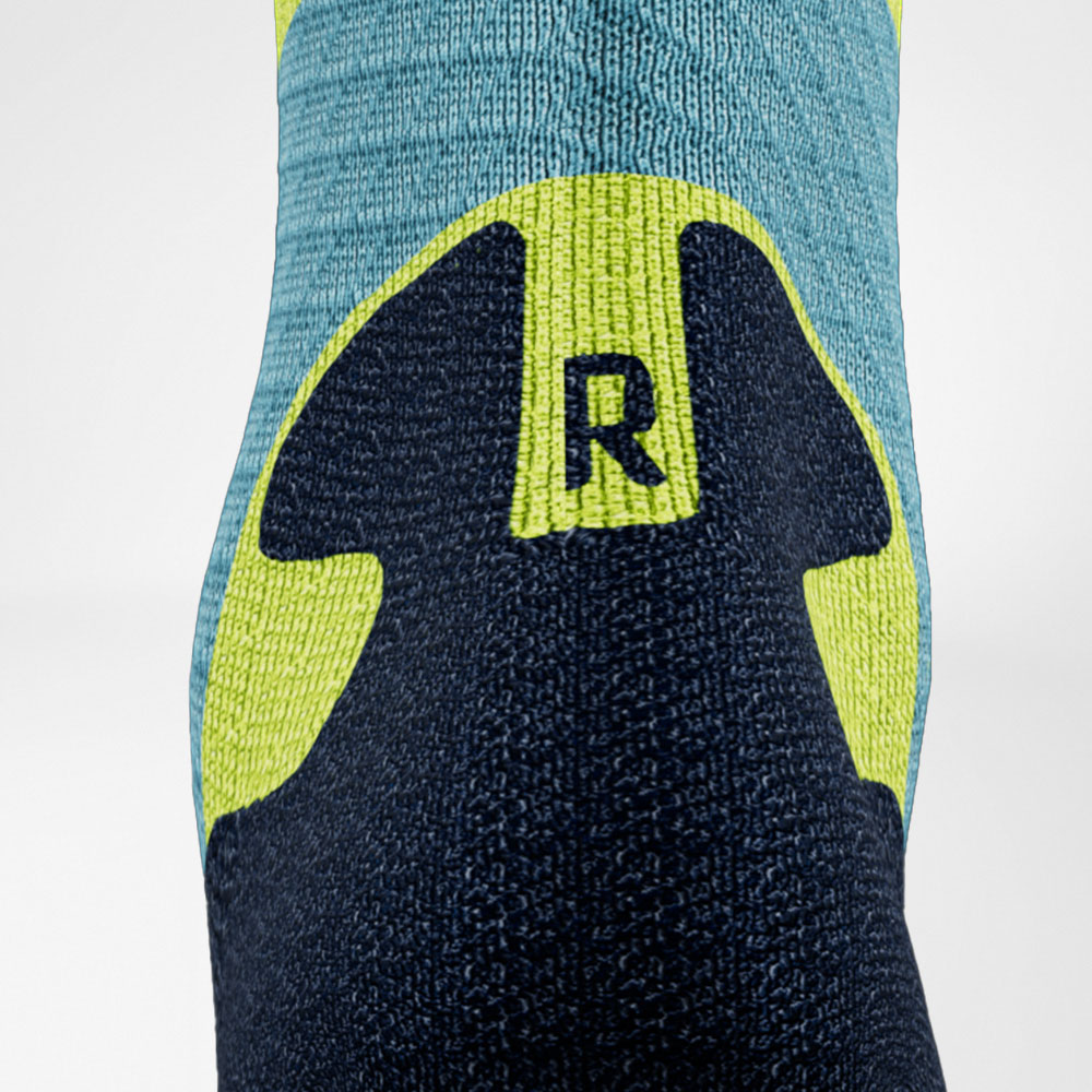 Trailrun running socks Blue-yellow Detail Comfort Zone Detailed view of the Achilles marriage area of the blue and yellow trail run - running socks