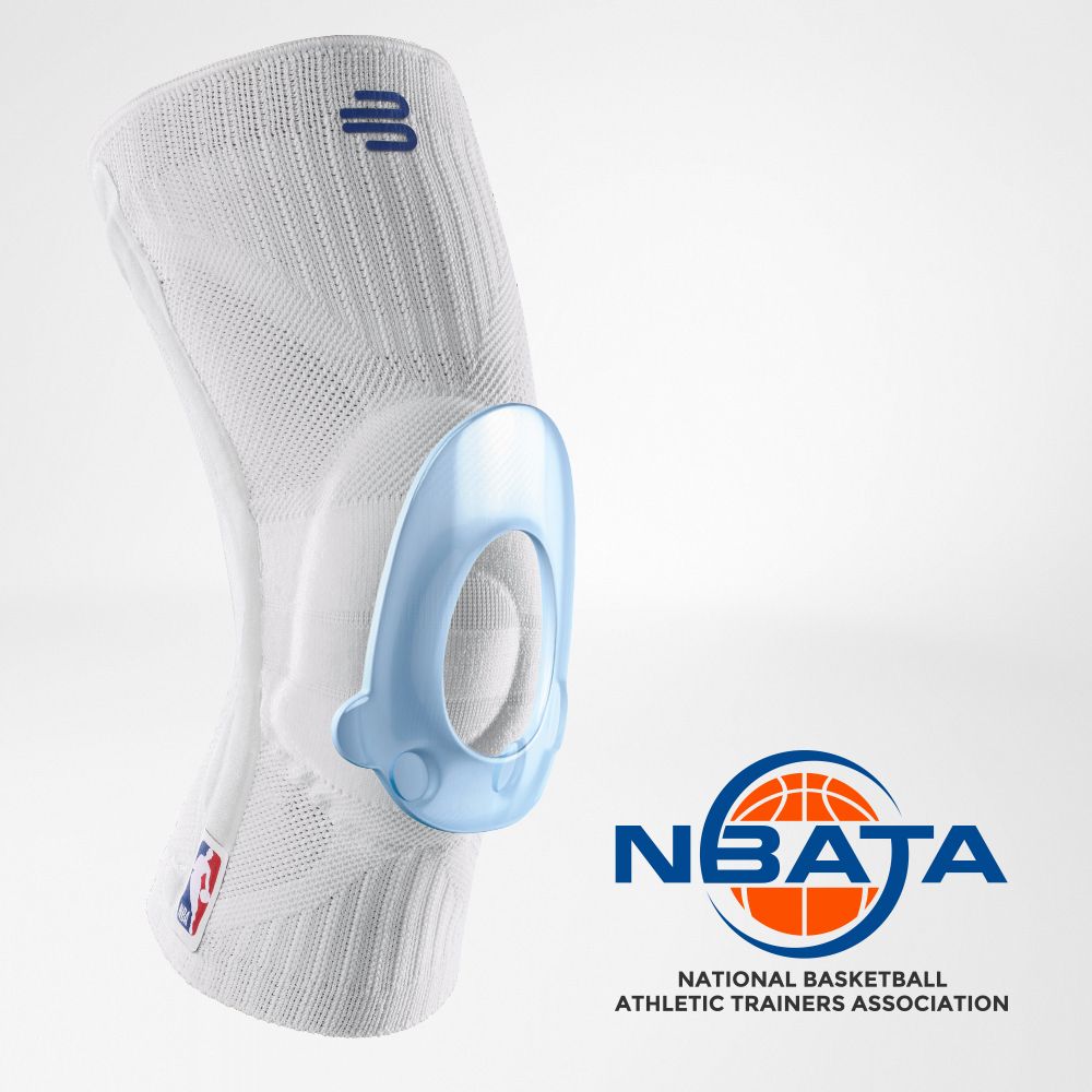 Knee support NBA white front view diagonally Complete view of the white Knee Support NBA with an additional NBATA logo and pelotte in the picture