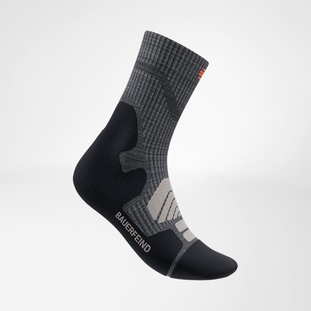 Medium-length merino hiking socks dark gray side view Side view of the dark gray medium of Merino - hiking socks
