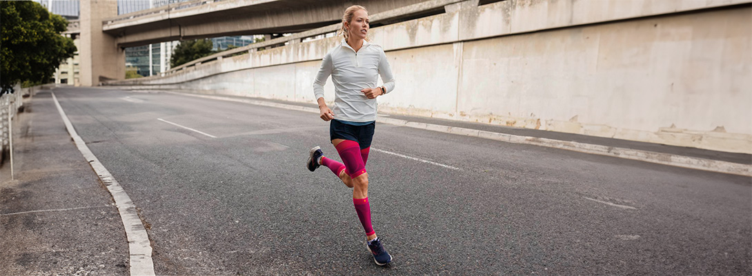 Langer with pink sleeves runs through the city