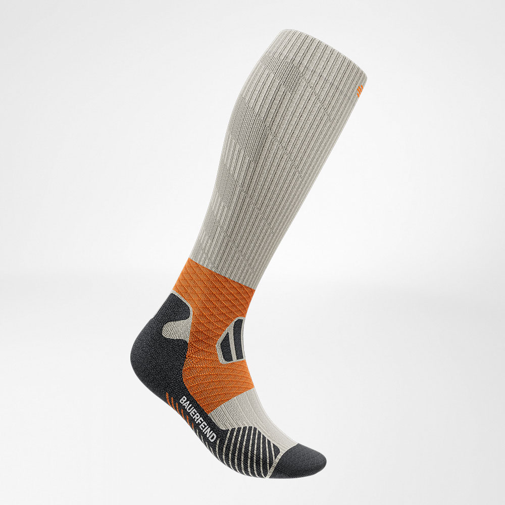 Trailrun running socks gray-orange front view diagonally Lateral front view of the gray -orange trail run - running socks