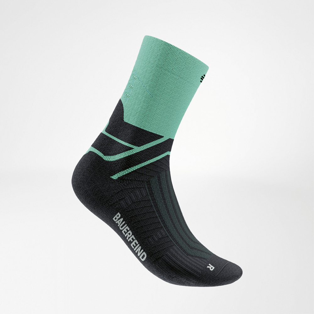 Black running sock with a mint-colored shaft and mint reinforcements. The Bauerfeind logo and the Infinity Zone for secure support are visible.