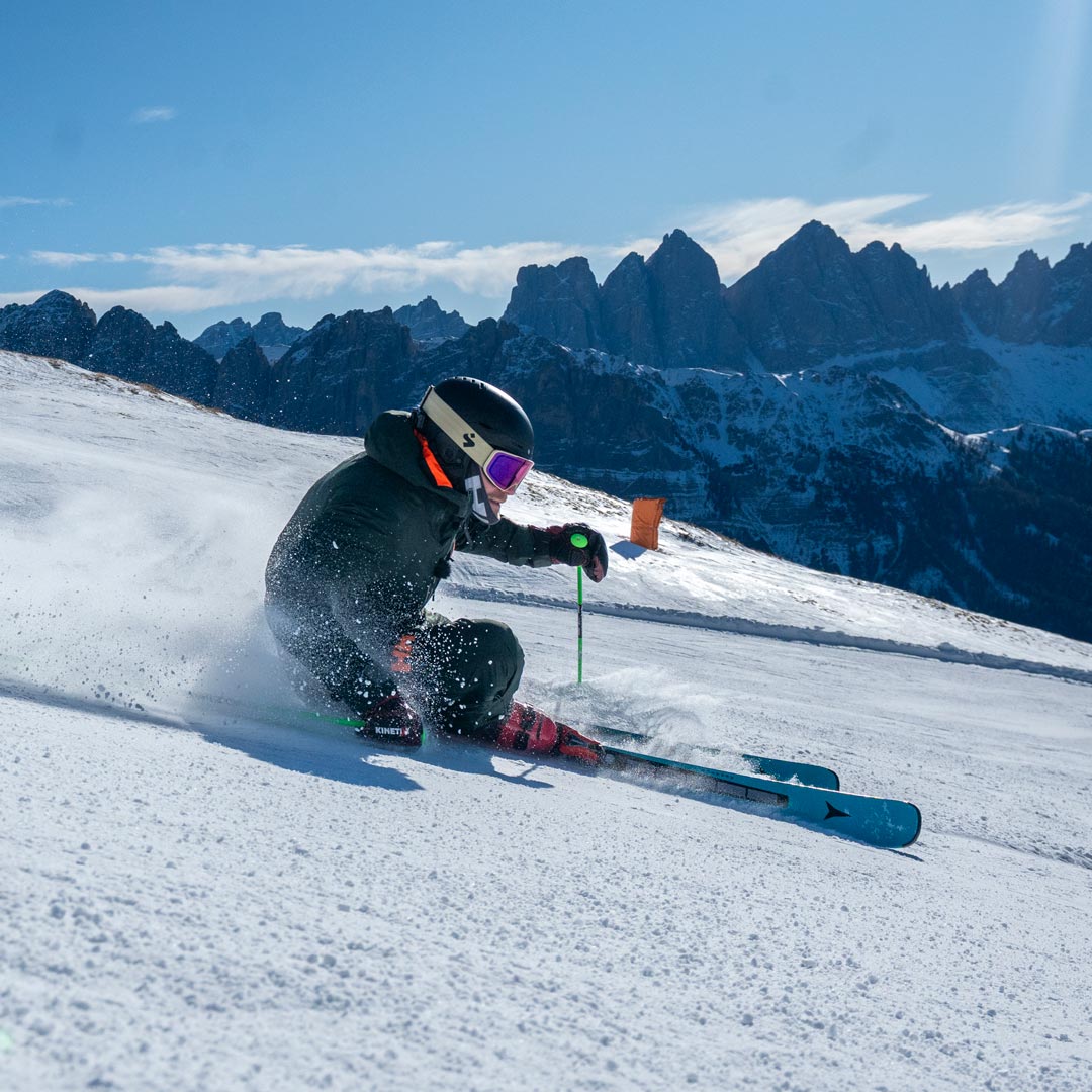 Julian Witting skiing