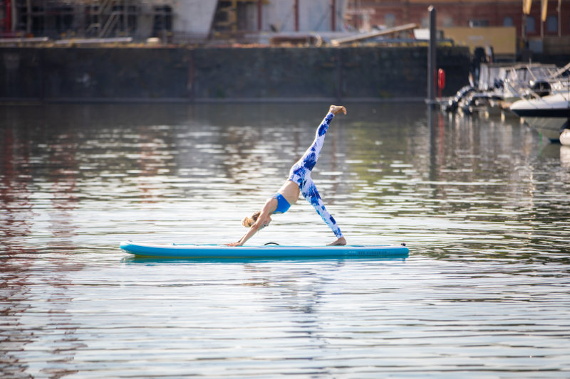 SUP-Yoga_standing-on-hands-leg-up_800x533-Bauerfeind-Sports.jpg SUP-Yoga_standing-on-hands-leg-up_800x533-Bauerfeind-Sports.jpg